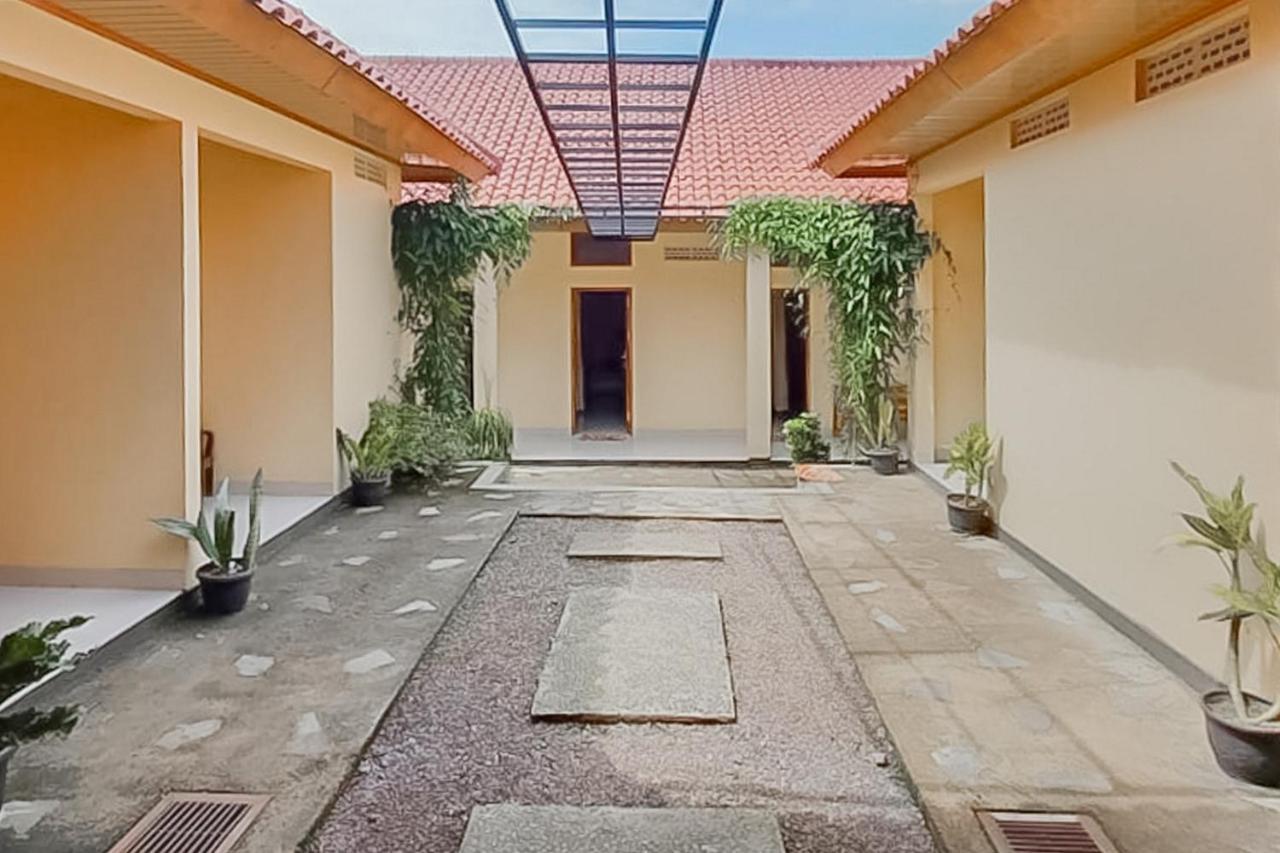 Hotel Reddoorz Syariah Near Tugu Lampu Gentur Cianjur Esterno foto